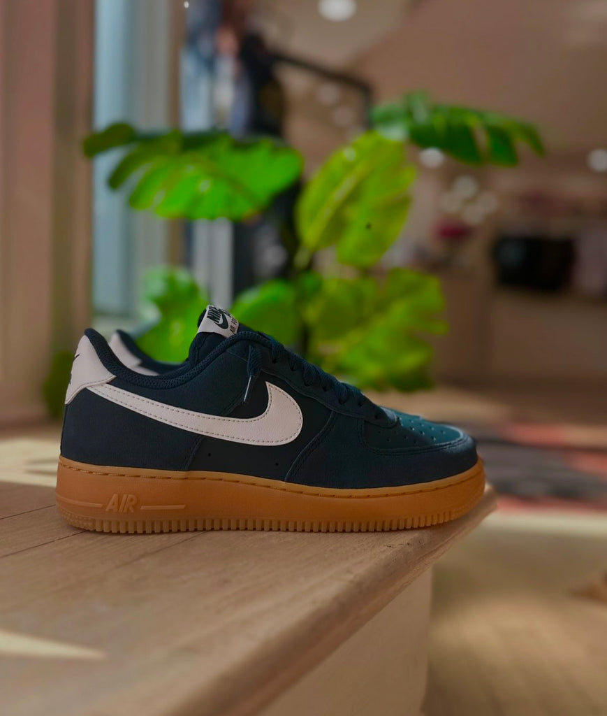 NIKE AIR FORCE 1 NAVY WHITE GUM BOTTOM